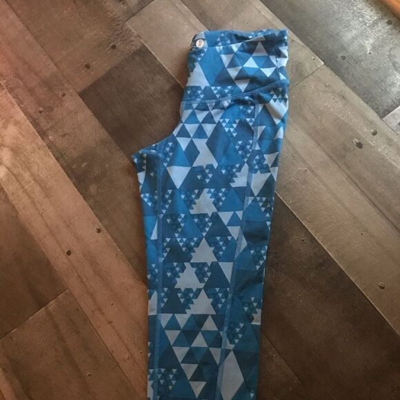 Old Navy Active Crop Leggings XS EUC - Picture 2 of 3